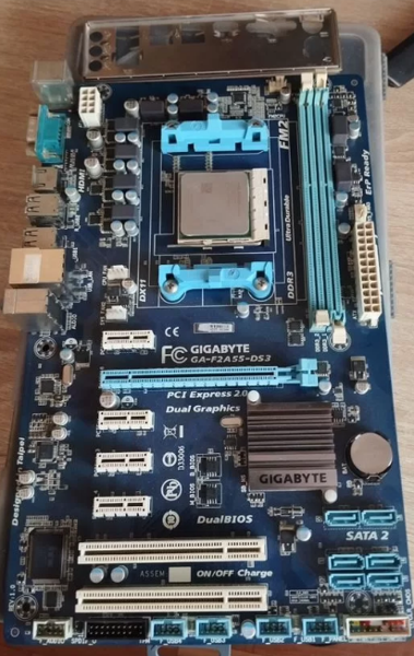 Материнская плата с процессором