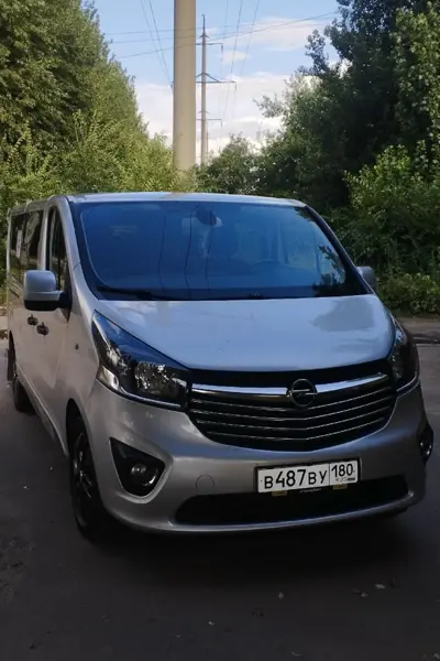 OpeI Vivaro 1.6 BiTurbo 2017 года