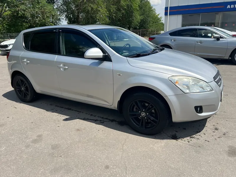 Kia Ceed 1.6 2007 год
