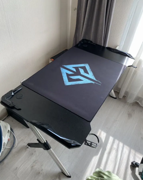 Стол компьютерный gmng карбон 140х75