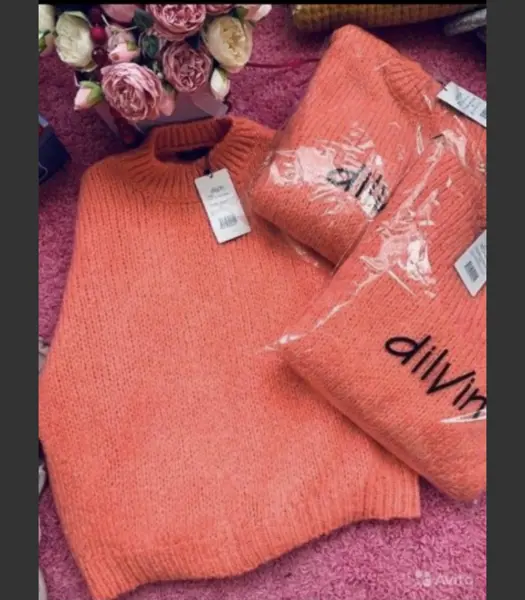 Свитер розовый 