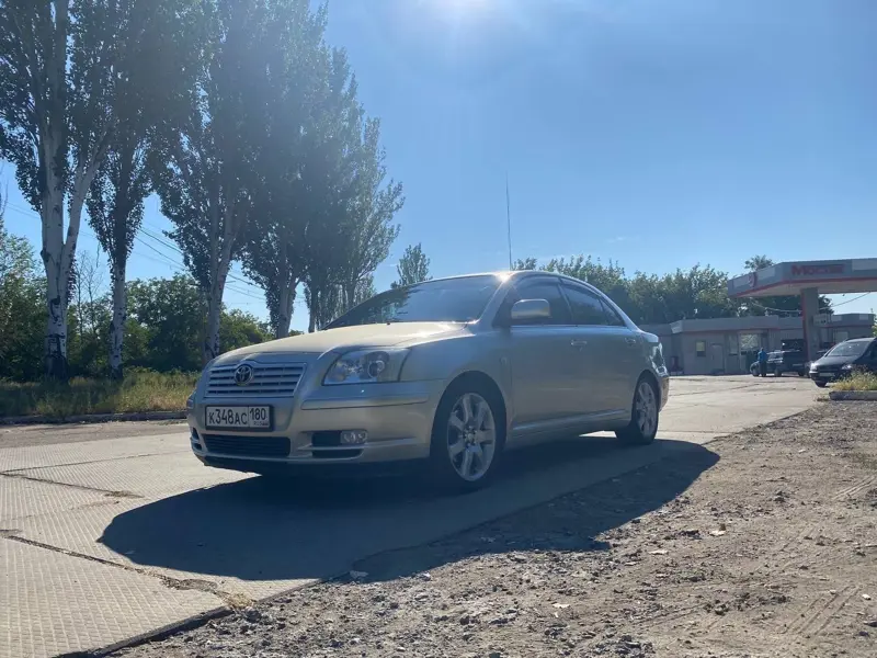 Toyota avensis 2005 год