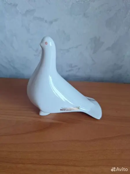 Фарфоровая статуэтка