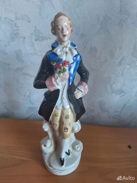 Фарфоровая статуэтка, Япония