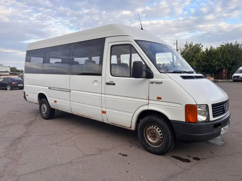 olkswagen LT35. 2000 год, 2,5 дизель, 19 мест.