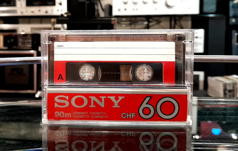 Аудиокассета Sony CHF 60, красная, редкая.