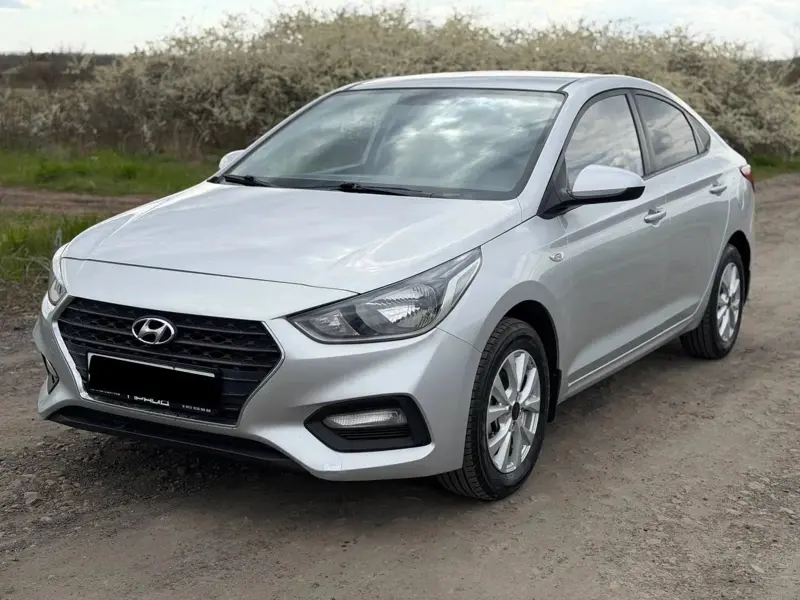 Hyundai  Solaris 2018 год в шикарном состоянии