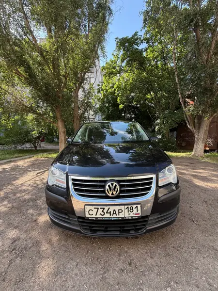 Volkswagen Touran 2007 года.