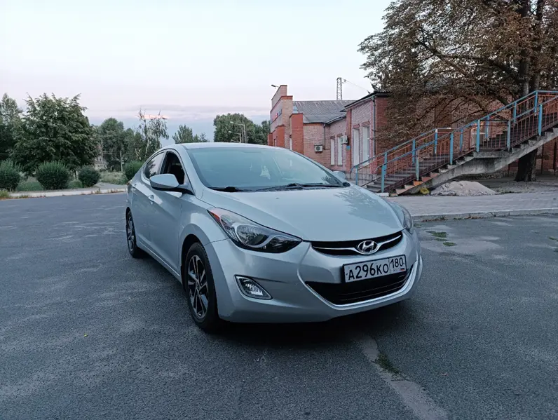 Hyundai Elantra 2013 года