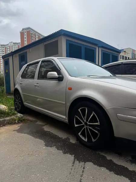 Volkswagen Golf 4 2000г.