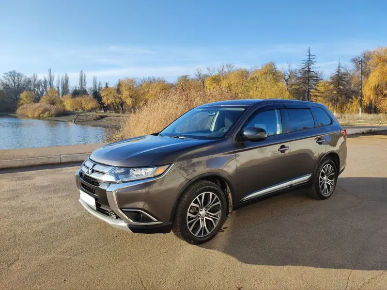 Mitsubishi Outlander 2017г.
